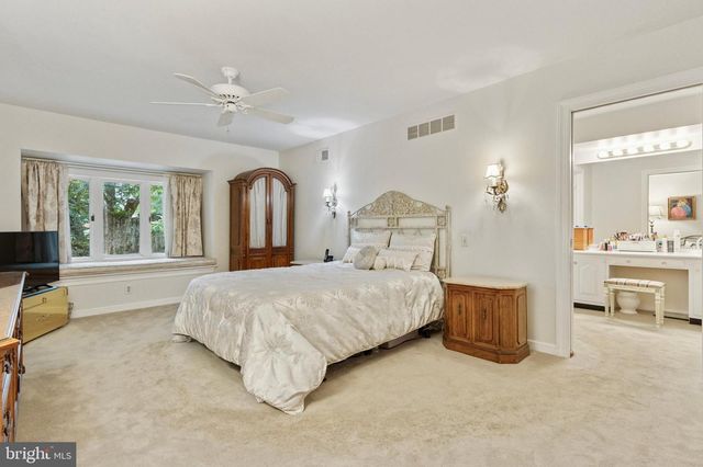 6 STEEPLECHASE LN, Blue Bell, PA 19422