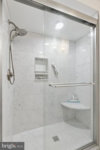 6 STEEPLECHASE LN, Blue Bell, PA 19422