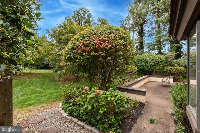 6 STEEPLECHASE LN, Blue Bell, PA 19422