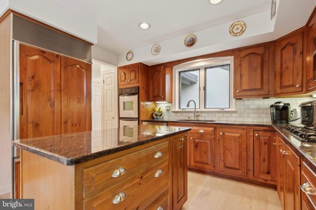 6 STEEPLECHASE LN, Blue Bell, PA 19422