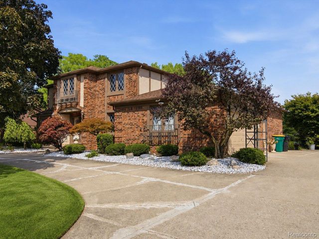 22520 Vacri Lane, Farmington Hills, MI 48335