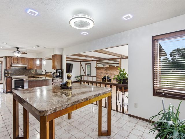 22520 Vacri Lane, Farmington Hills, MI 48335