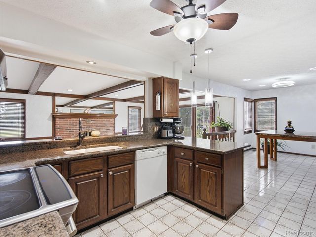 22520 Vacri Lane, Farmington Hills, MI 48335