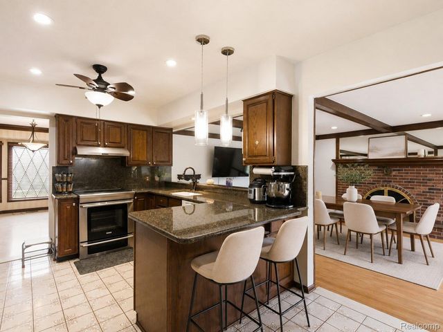 22520 Vacri Lane, Farmington Hills, MI 48335