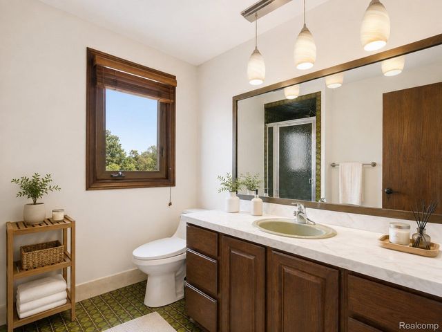 22520 Vacri Lane, Farmington Hills, MI 48335