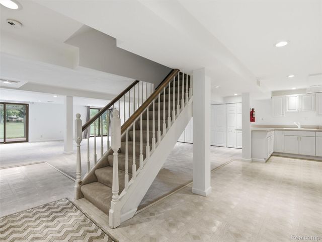 22520 Vacri Lane, Farmington Hills, MI 48335