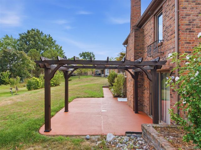 22520 Vacri Lane, Farmington Hills, MI 48335