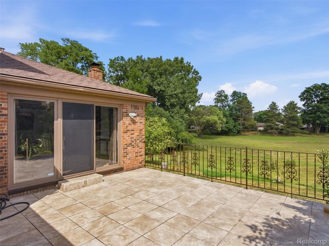 22520 Vacri Lane, Farmington Hills, MI 48335
