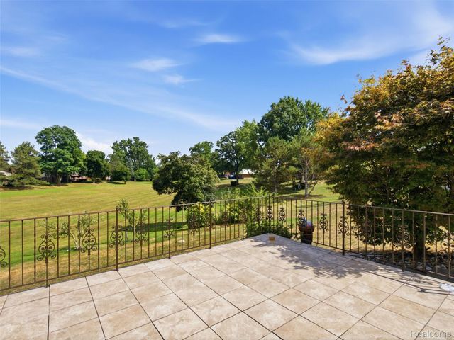 22520 Vacri Lane, Farmington Hills, MI 48335