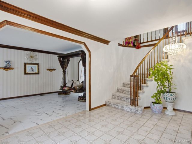 22520 Vacri Lane, Farmington Hills, MI 48335