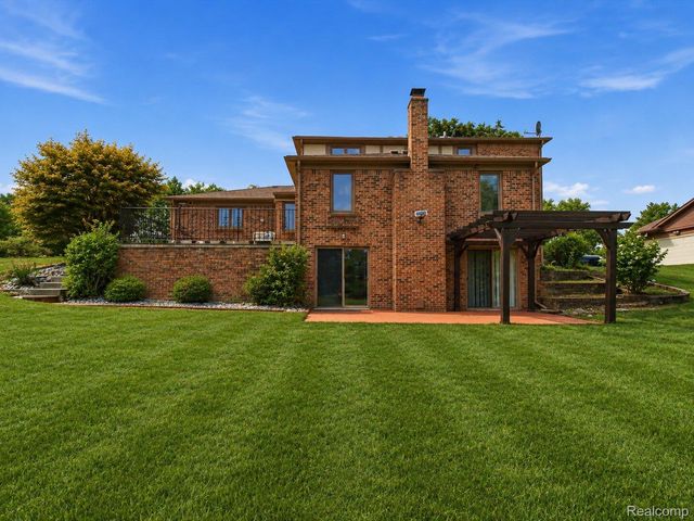 22520 Vacri Lane, Farmington Hills, MI 48335