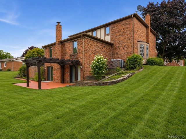 22520 Vacri Lane, Farmington Hills, MI 48335
