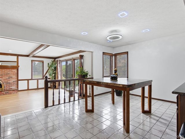 22520 Vacri Lane, Farmington Hills, MI 48335