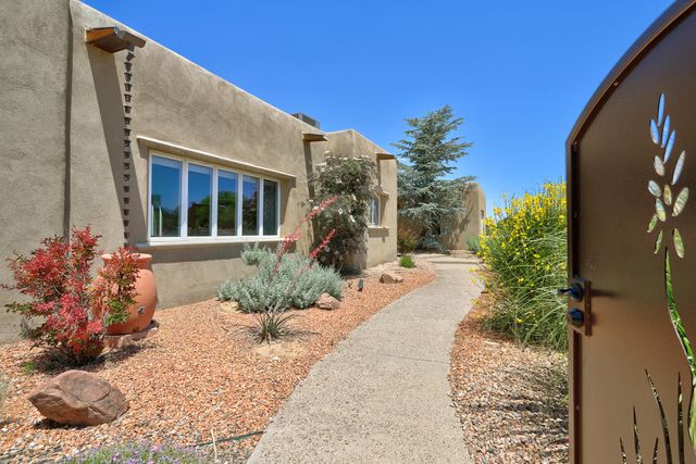 125 Martha Court, Corrales, NM 87048