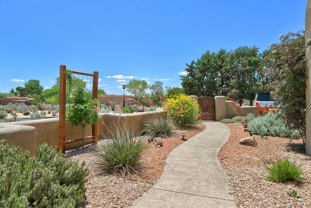 125 Martha Court, Corrales, NM 87048