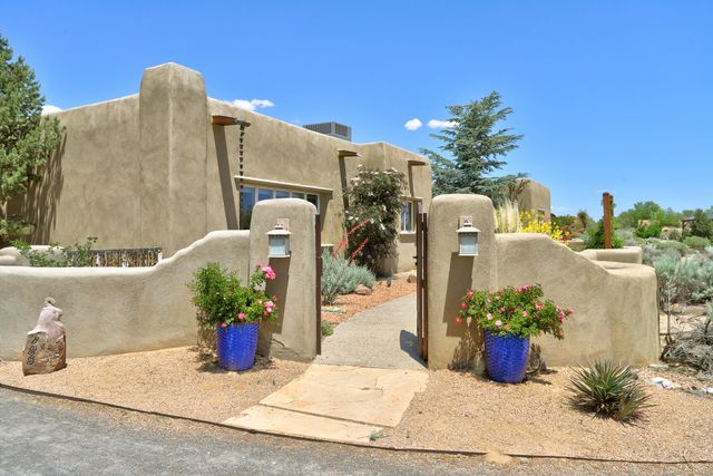 125 Martha Court, Corrales, NM 87048