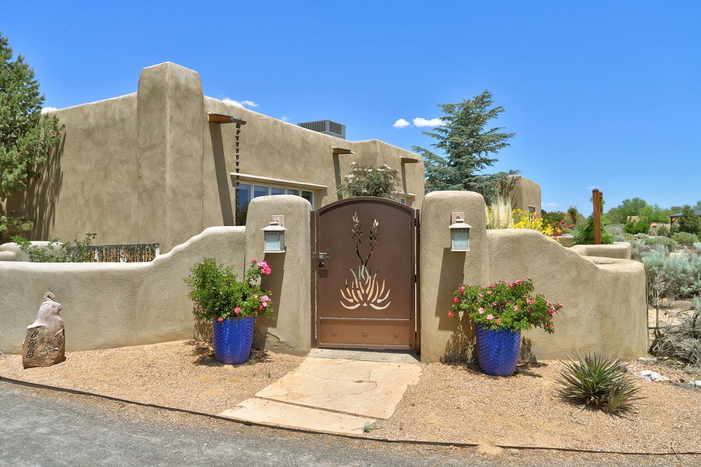 125 Martha Court, Corrales, NM 87048