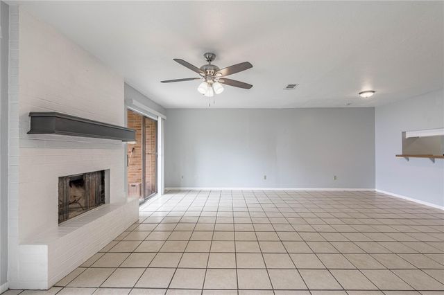 111B Normal Park Drive B, Huntsville, TX 77320