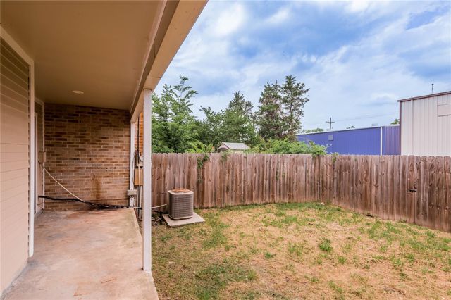 111B Normal Park Drive B, Huntsville, TX 77320