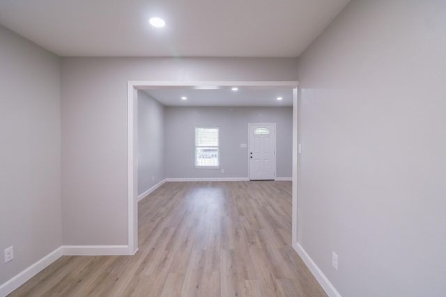 6150 Ridgeway Drive, Houston, TX 77033