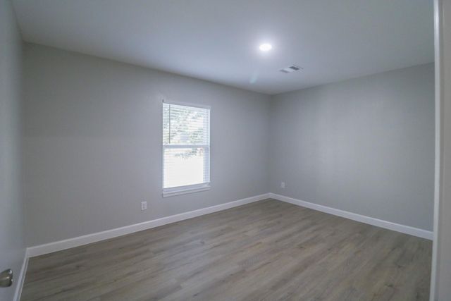 6150 Ridgeway Drive, Houston, TX 77033