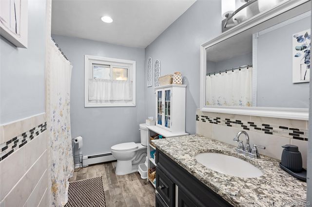 33 Manhasset Road, Sound Beach, NY 11789