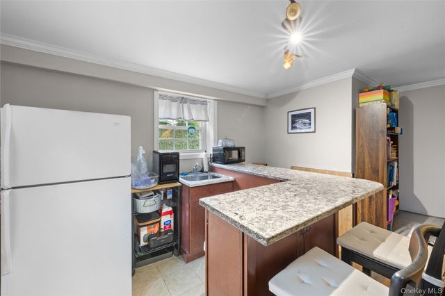 33 Manhasset Road, Sound Beach, NY 11789