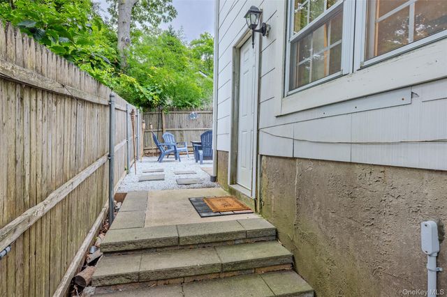 33 Manhasset Road, Sound Beach, NY 11789