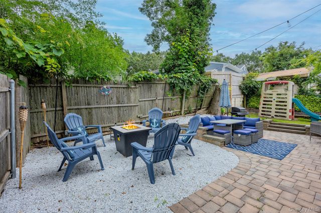 33 Manhasset Road, Sound Beach, NY 11789