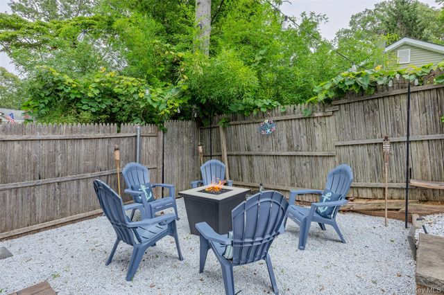 33 Manhasset Road, Sound Beach, NY 11789