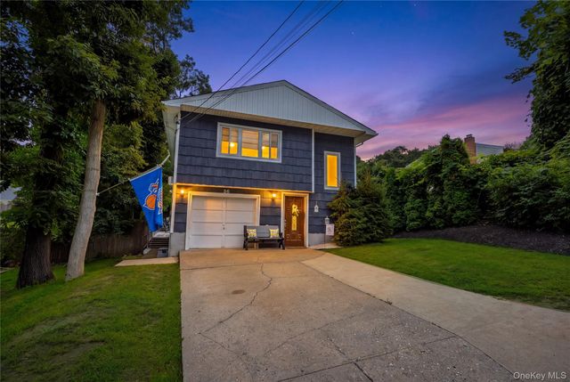 33 Manhasset Road, Sound Beach, NY 11789