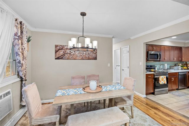 33 Manhasset Road, Sound Beach, NY 11789