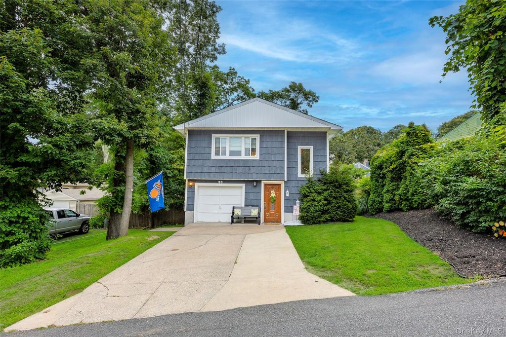 33 Manhasset Road, Sound Beach, NY 11789
