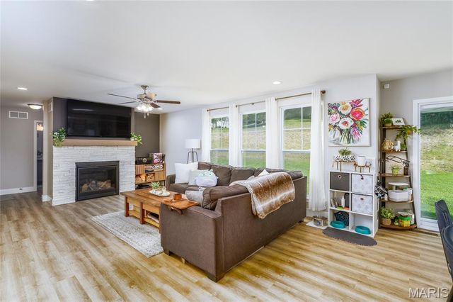 327 Star Lane, Glen Carbon, IL 62034