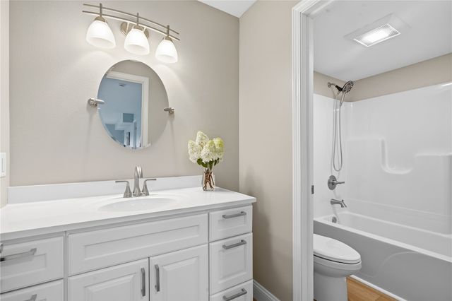 2416 Kestrel Drive SE, Cedar Rapids, IA 52403
