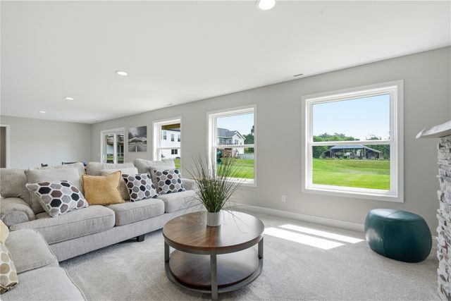 2416 Kestrel Drive SE, Cedar Rapids, IA 52403
