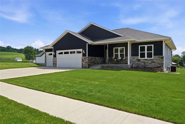 2416 Kestrel Drive SE, Cedar Rapids, IA 52403