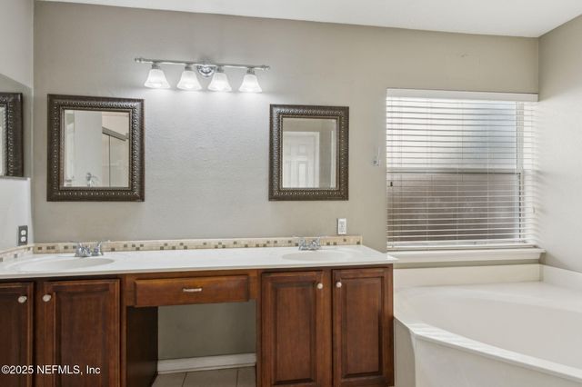 8537 GLENBURY Court N, Jacksonville, FL 32256