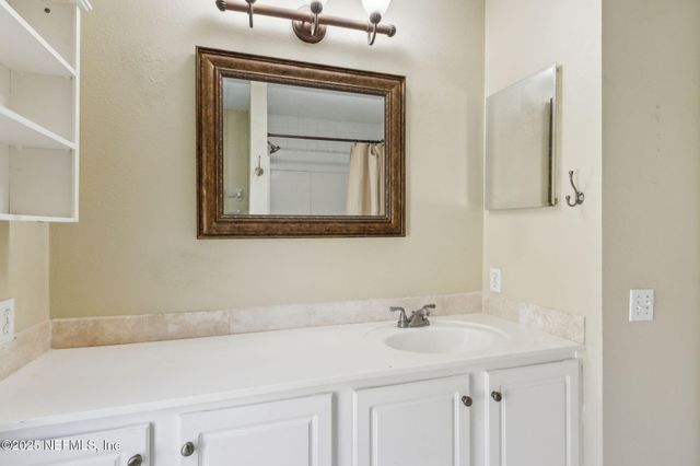 8537 GLENBURY Court N, Jacksonville, FL 32256