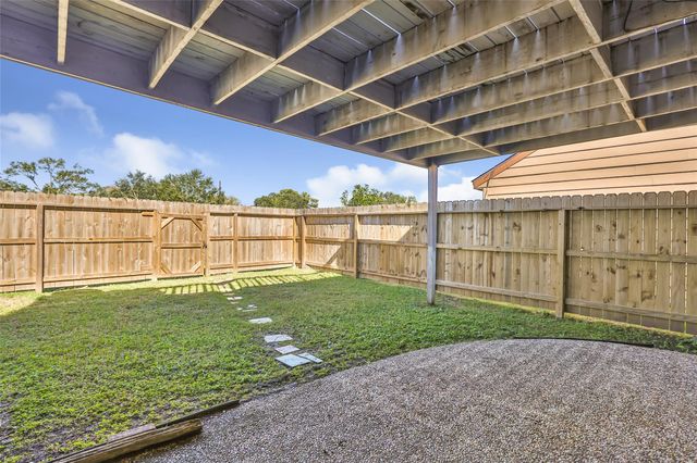 5902 Arncliffe Drive, Houston, TX 77088