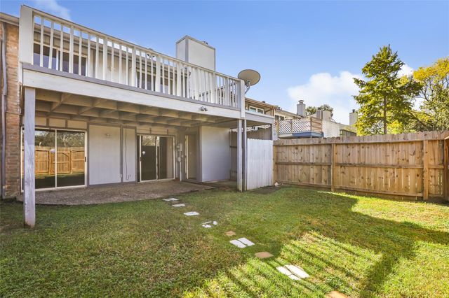 5902 Arncliffe Drive, Houston, TX 77088