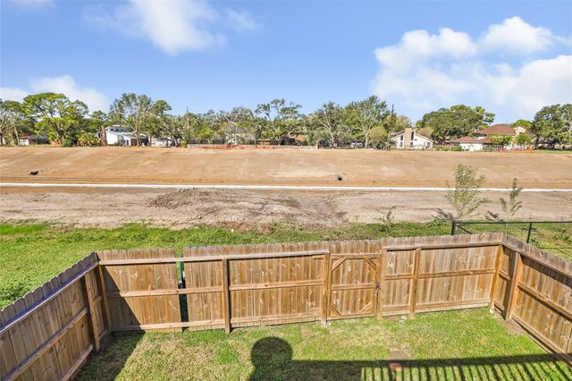 5902 Arncliffe Drive, Houston, TX 77088