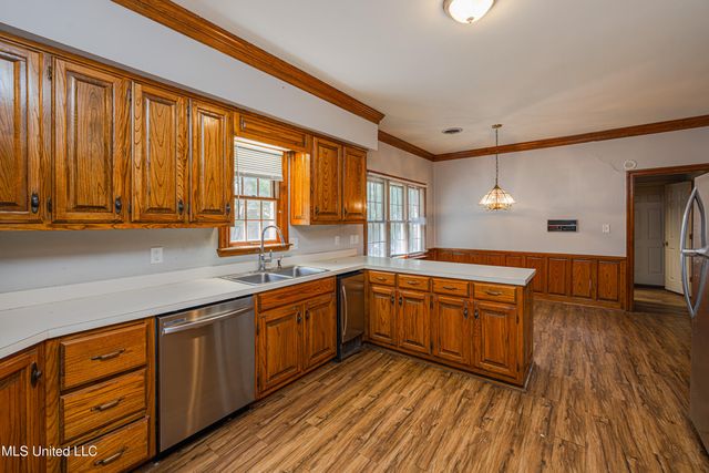 100 Rolling Meadows Drive, Jackson, MS 39211