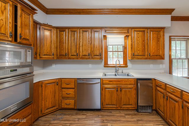100 Rolling Meadows Drive, Jackson, MS 39211