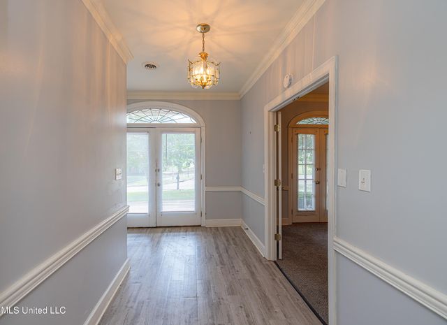 100 Rolling Meadows Drive, Jackson, MS 39211