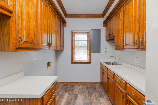 100 Rolling Meadows Drive, Jackson, MS 39211