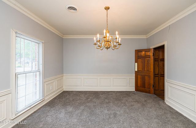 100 Rolling Meadows Drive, Jackson, MS 39211