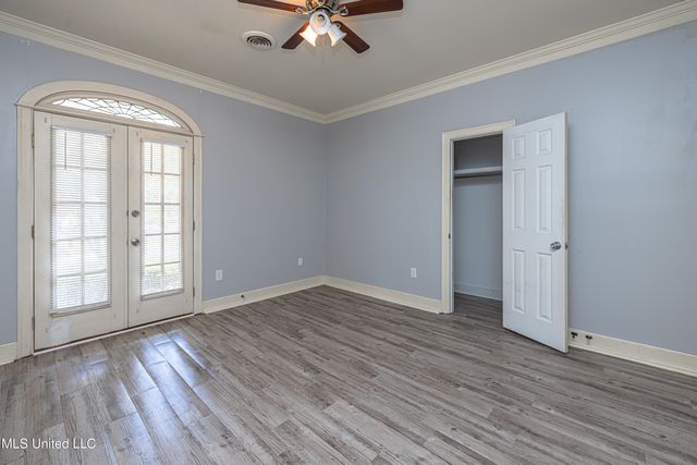 100 Rolling Meadows Drive, Jackson, MS 39211