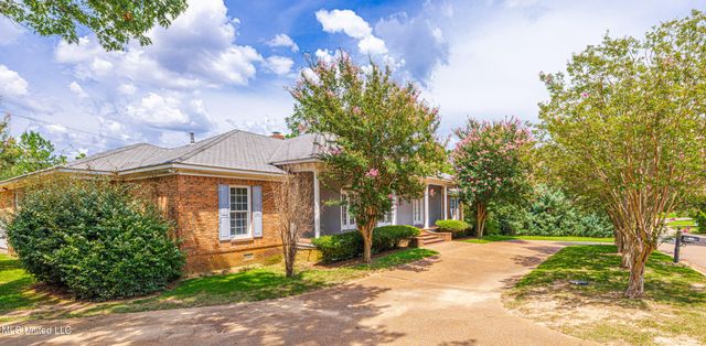 100 Rolling Meadows Drive, Jackson, MS 39211