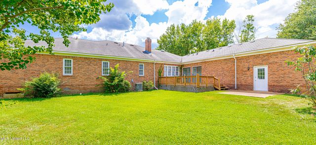 100 Rolling Meadows Drive, Jackson, MS 39211